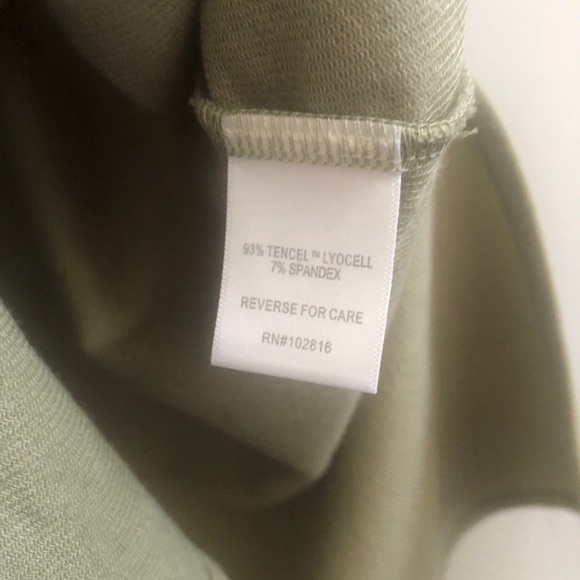 Garnet Hill Sage Tencel Blend Tunic Top Sleeveless Turtleneck A10 - Picture 6 of 6